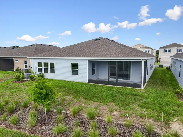 a view of a house with backyard and garden