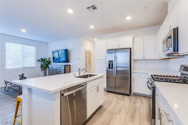 $2,500 | 145 Aqua Commons Lane, Henderson, NV 89015