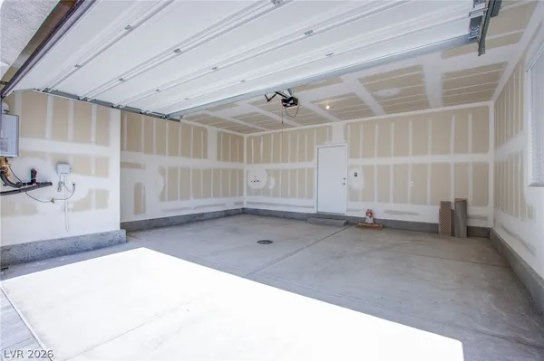 $2,500 | 145 Aqua Commons Lane, Henderson, NV 89015