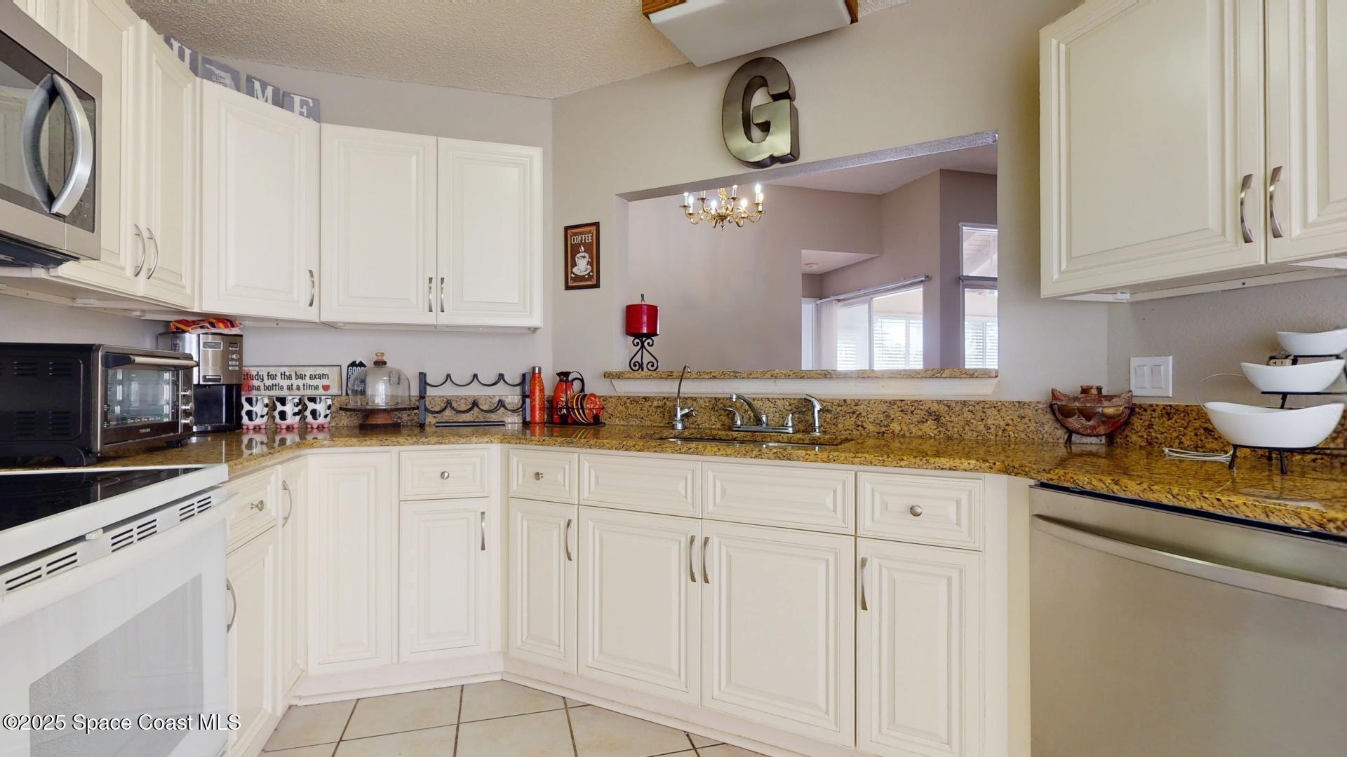 757 Spring Valley Drive Melbourne, FL 32940 - Photo 11 of 18 Kitchen