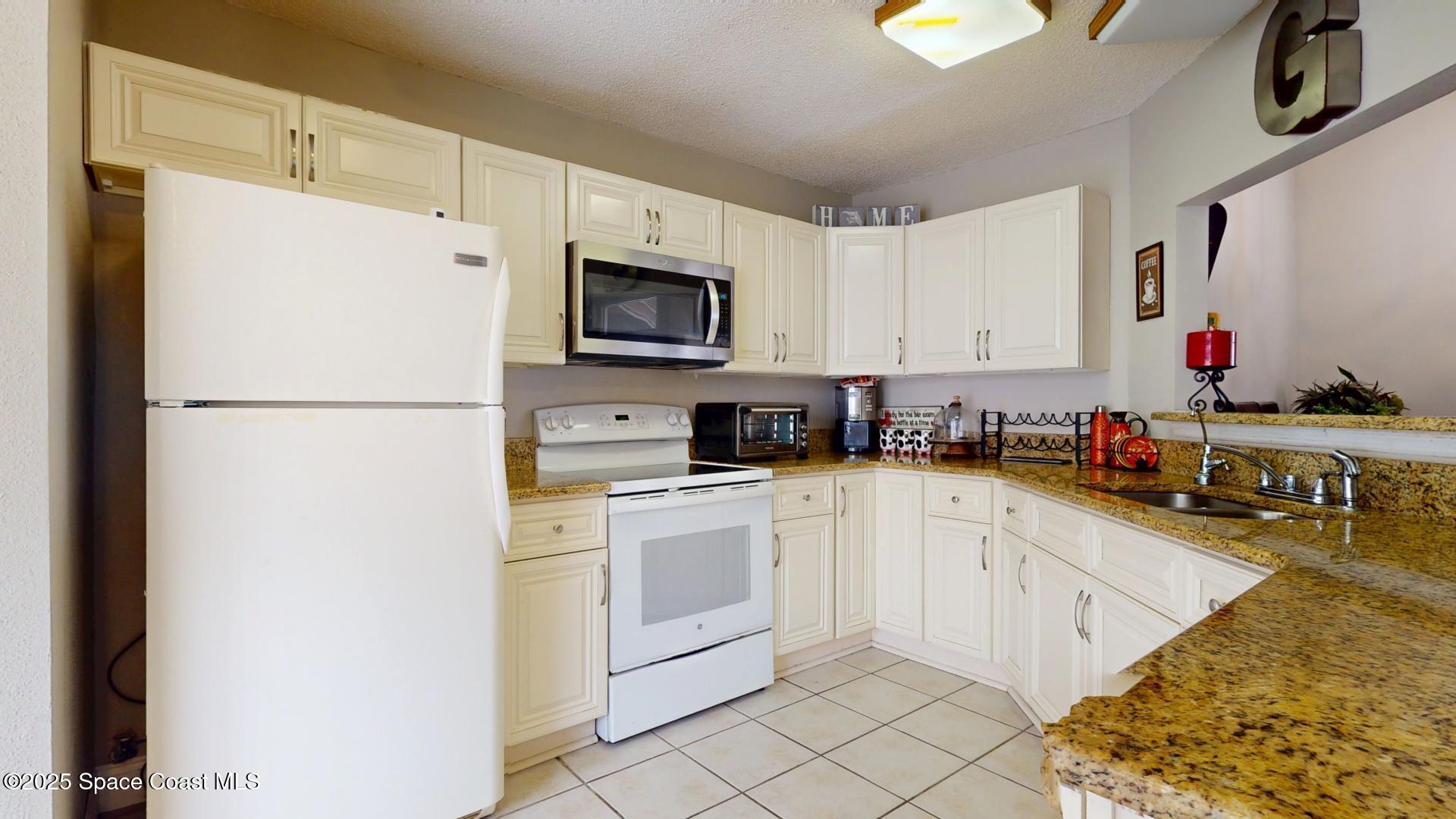 757 Spring Valley Drive Melbourne, FL 32940 - Photo 10 of 18 Kitchen