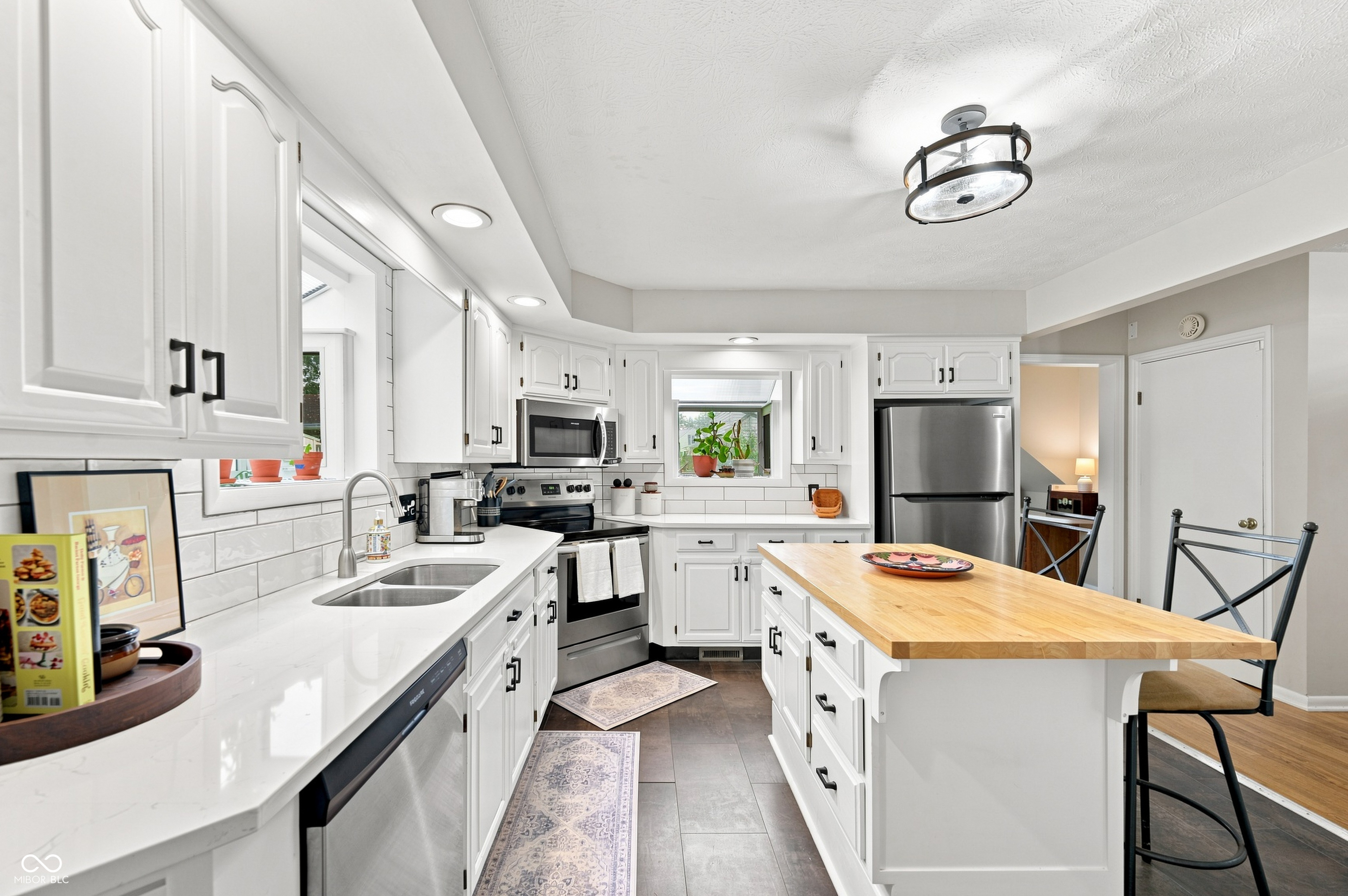 6305 Douglas Road Indianapolis, IN 46220 - Photo 10 of 25 Gallery Image 10
