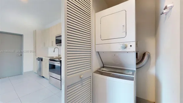 $2,100 | 519 Southwest 5th Avenue, Unit 203, Miami, FL 33130