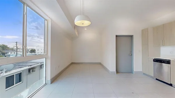 $2,100 | 519 Southwest 5th Avenue, Unit 203, Miami, FL 33130