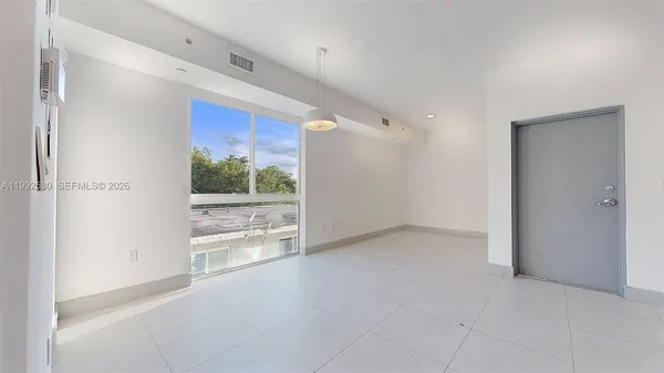 $2,100 | 519 Southwest 5th Avenue, Unit 203, Miami, FL 33130