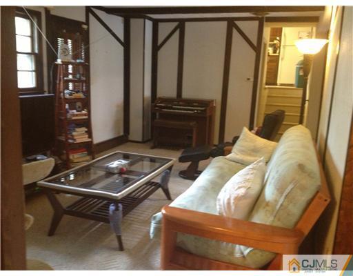 29 Sherwood Road Edison, NJ 08820 - Photo 5 of 12 a living room with furniture