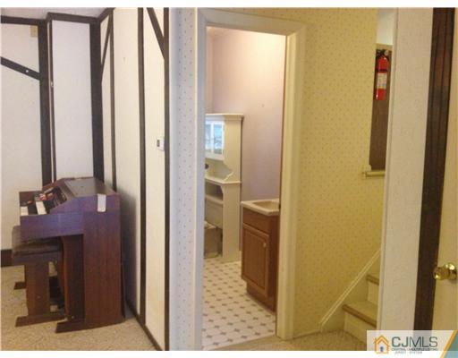29 Sherwood Road Edison, NJ 08820 - Photo 6 of 12 a view of bathroom with a mirror