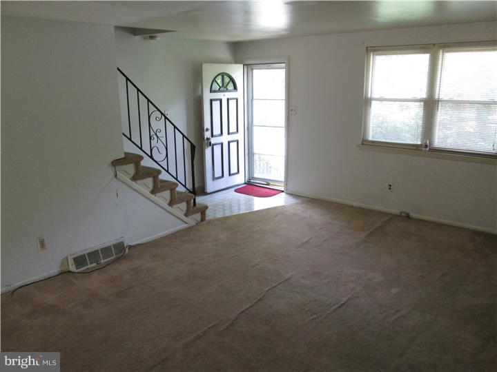 1337 Rainer Road Brookhaven, PA 19015 - Photo 4 of 21 Living Room