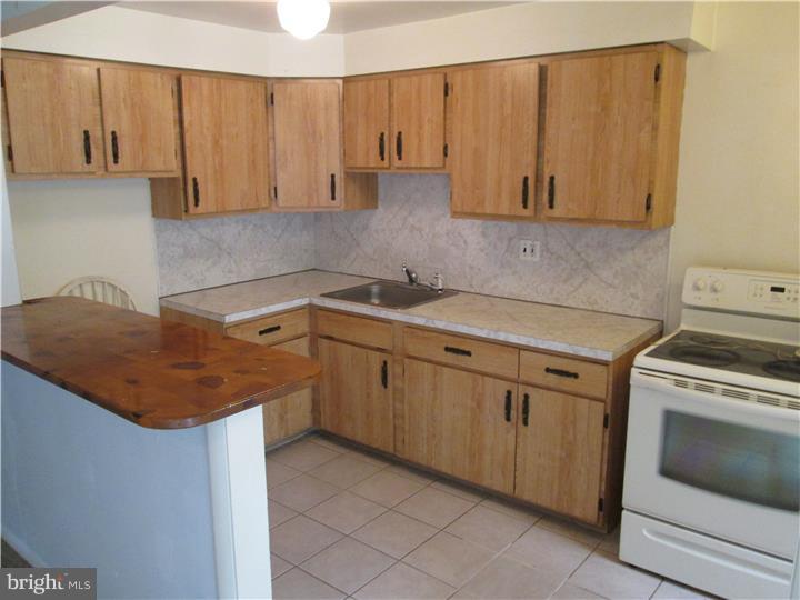 1337 Rainer Road Brookhaven, PA 19015 - Photo 6 of 21 Kitchen