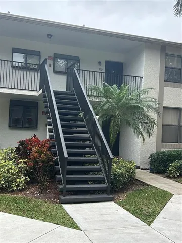 a view of entryway with flower plants