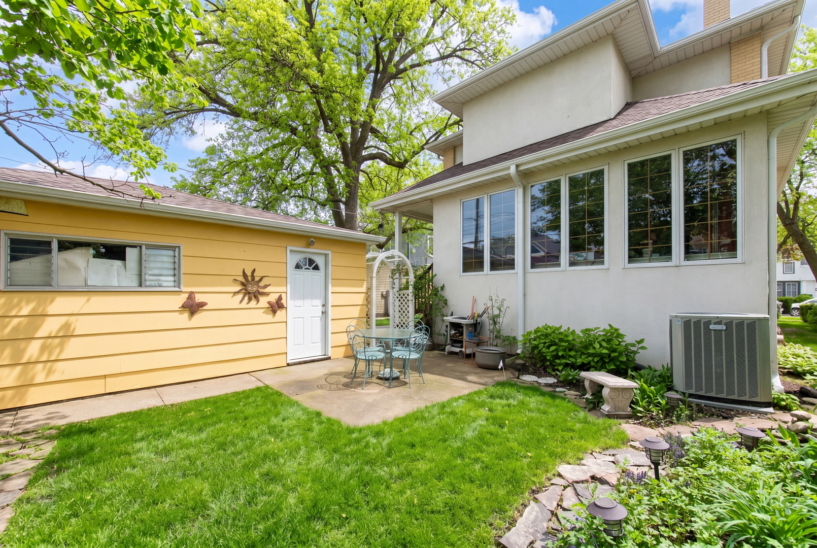 1605 South Fairview Avenue Park Ridge, IL 60068 - Photo 29 of 31 a front view of a house with garden