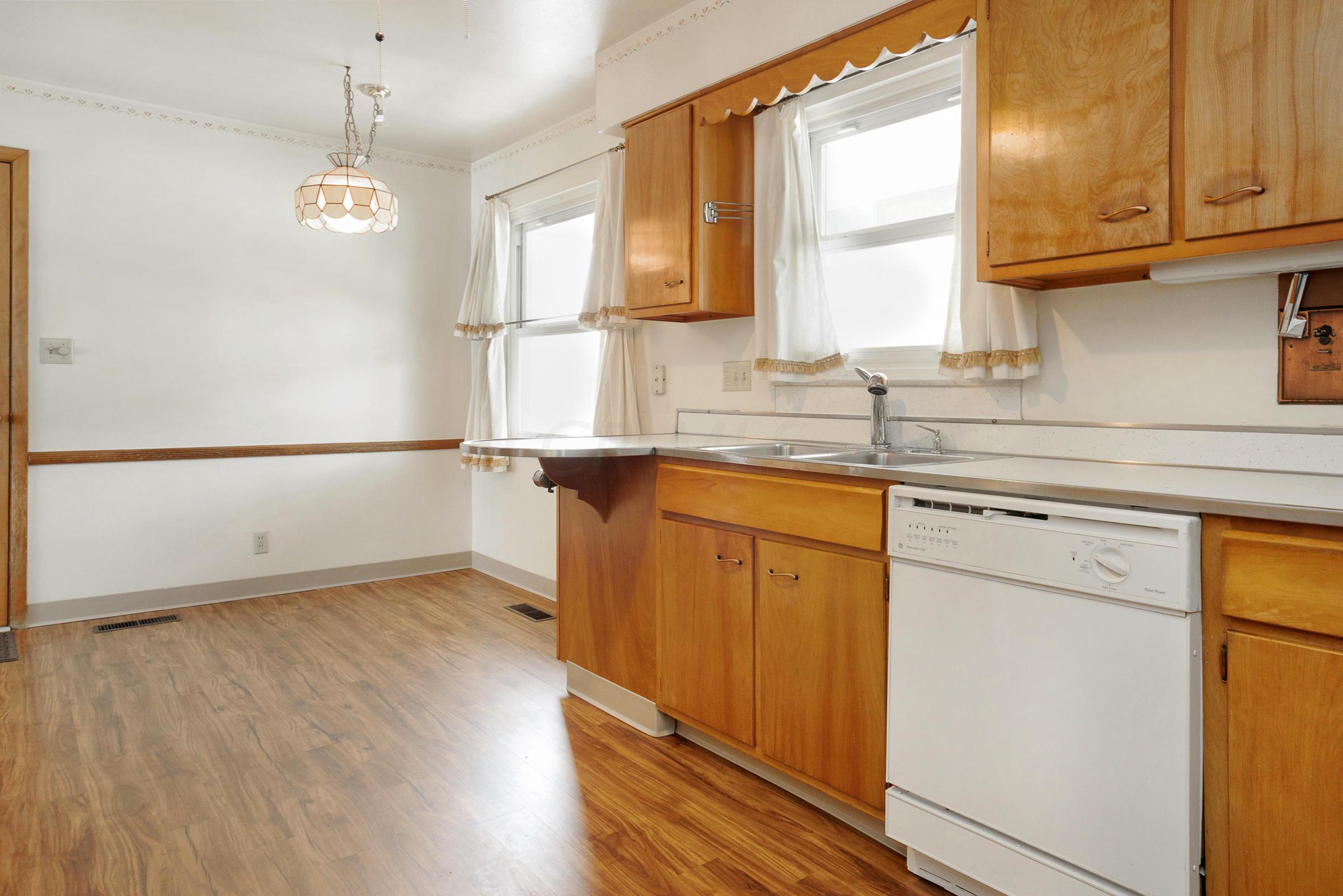 1275 Kingsgate Road Columbus, OH 43221 - Photo 13 of 28