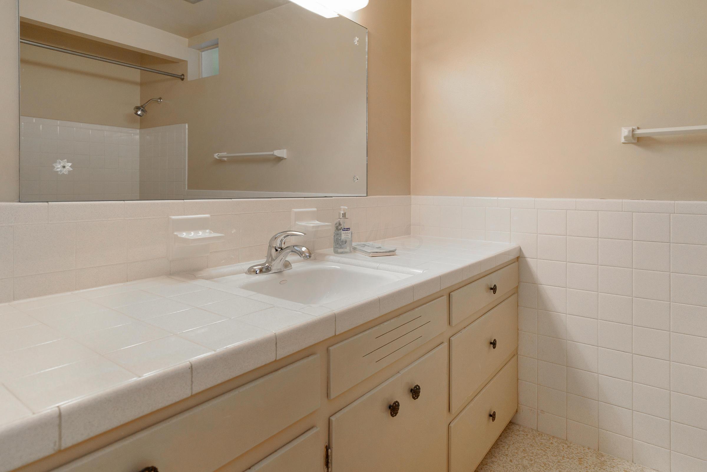 1275 Kingsgate Road Columbus, OH 43221 - Photo 23 of 28