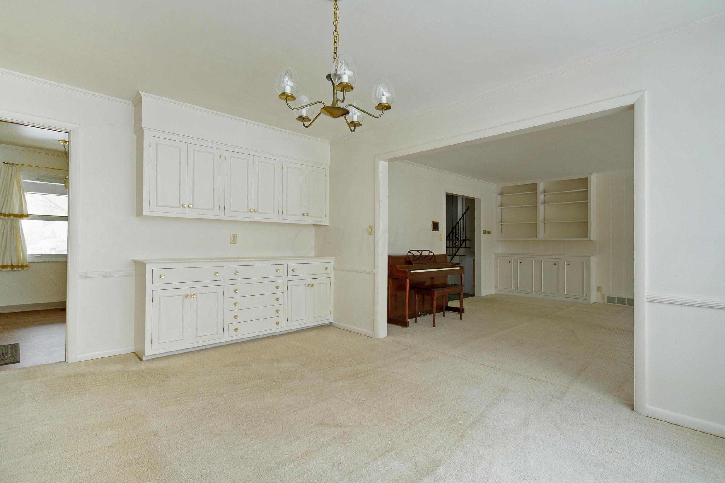 1275 Kingsgate Road Columbus, OH 43221 - Photo 10 of 28