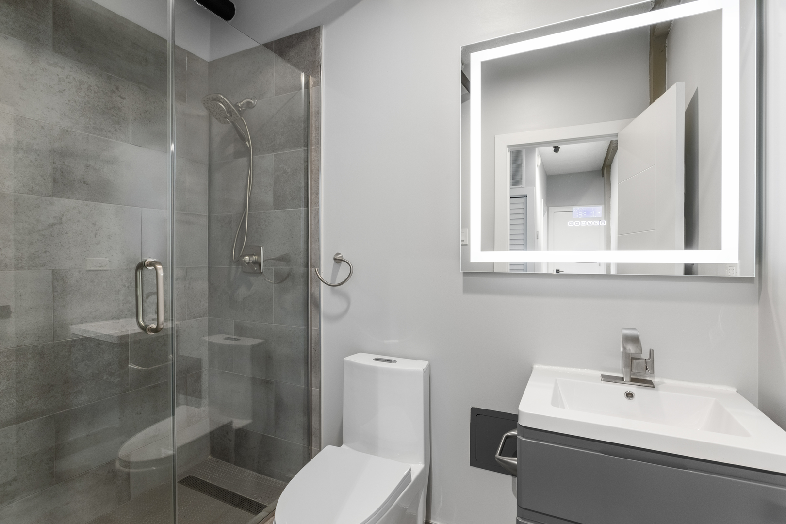 7645 North Sheridan Road, Unit 316 Chicago, IL 60626 - Photo 10 of 16 Gallery Image 10