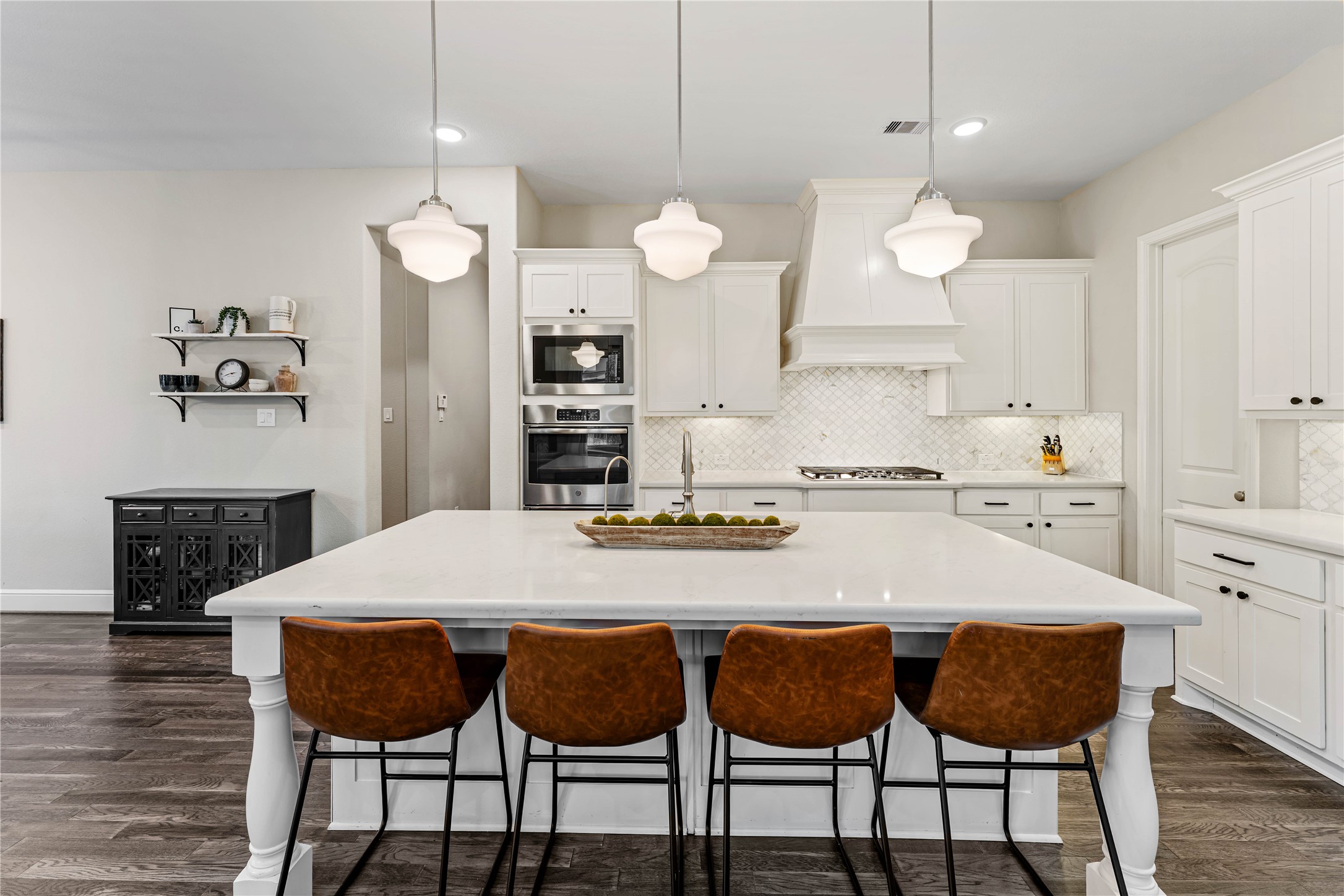 155 Rockwell Park Spring, TX 77389 - Photo 12 of 41 A chef's kitchen with a spacious island, double ovens, stainless steel appliances, and ample counter space.