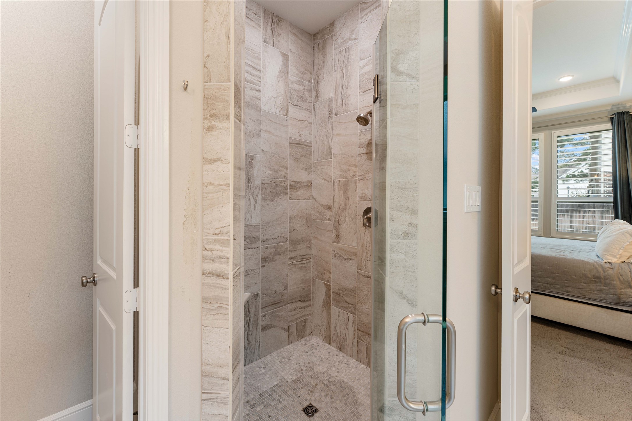 155 Rockwell Park Spring, TX 77389 - Photo 21 of 41 Walk-in shower with glass door in primary bathroom