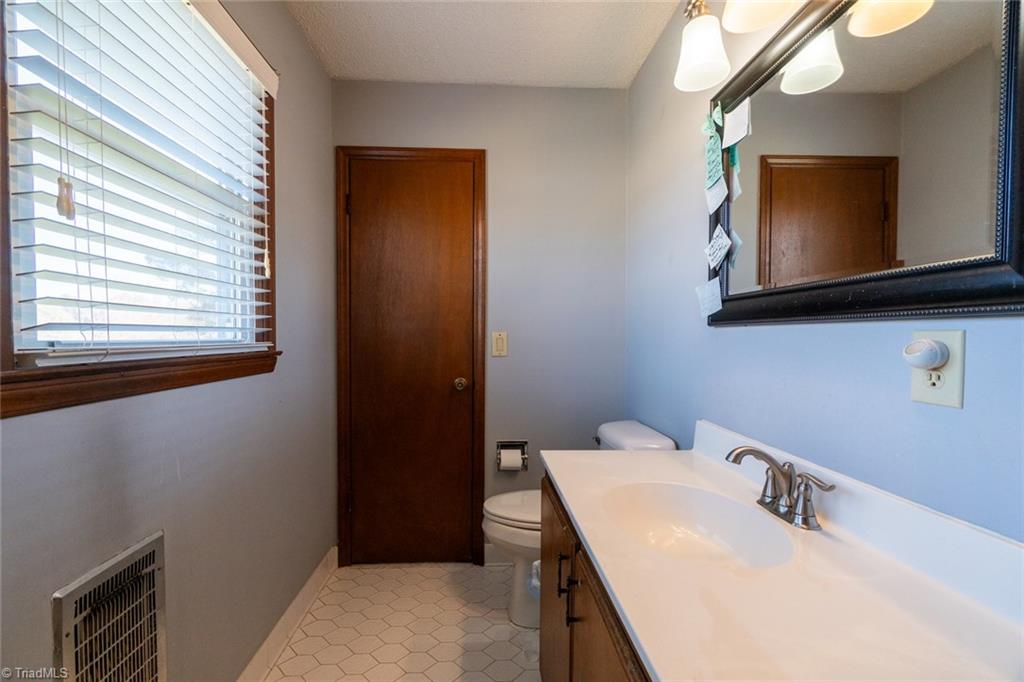 418 Ridgecrest Street Graham, NC 27253 - Photo 17 of 36 Gallery Image 17
