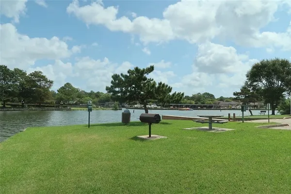 $1,600 | 18515 Egret Bay Boulevard, Unit 1101, Webster, TX 77058