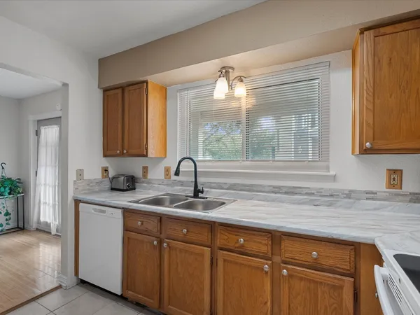 $1,600 | 18515 Egret Bay Boulevard, Unit 1101, Webster, TX 77058