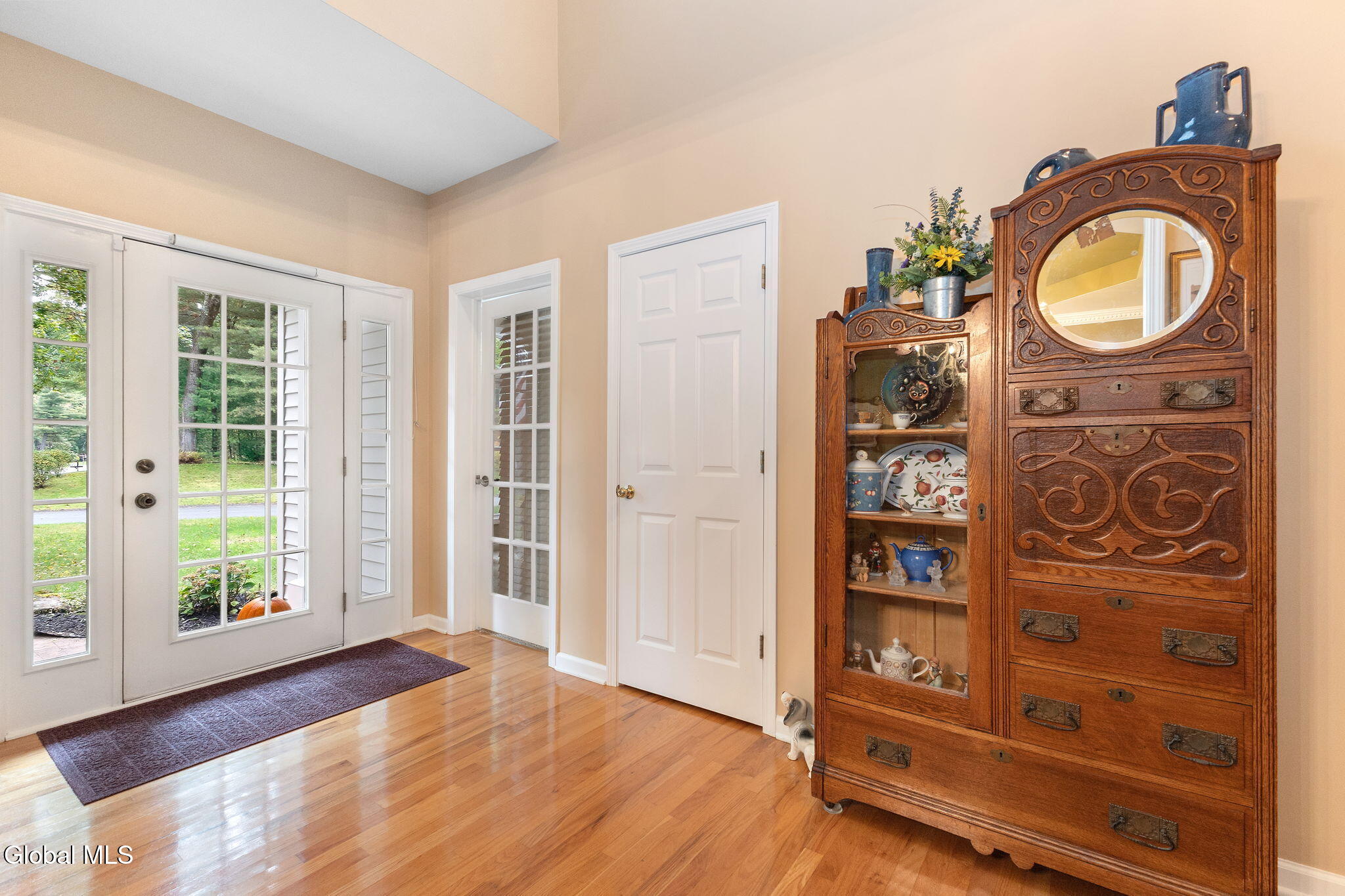2 Huntington Court Saratoga Springs, NY 12866 - Photo 4 of 70 4-2HuntingtonCt_004