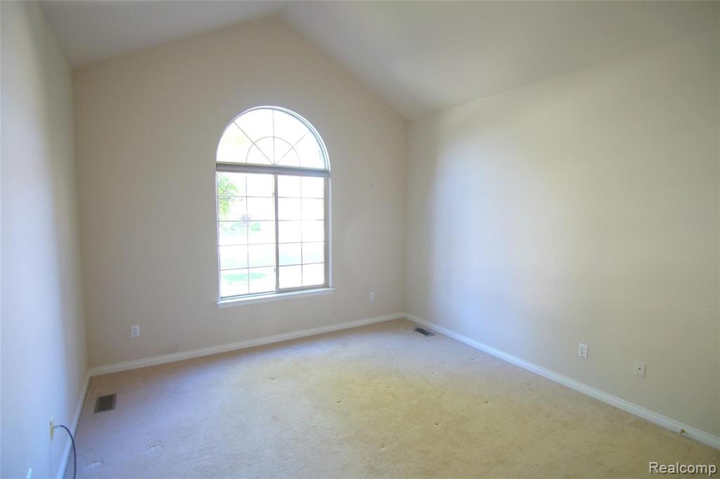 2646 Ridgecrest Drive Utica, MI 48316 - Photo 16 of 25