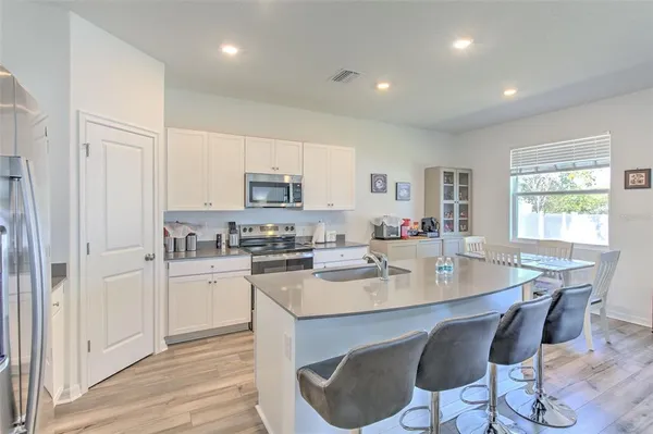 $2,300 | 34991 Mulrion Drive, Zephyrhills, FL 33541