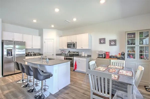 $2,300 | 34991 Mulrion Drive, Zephyrhills, FL 33541