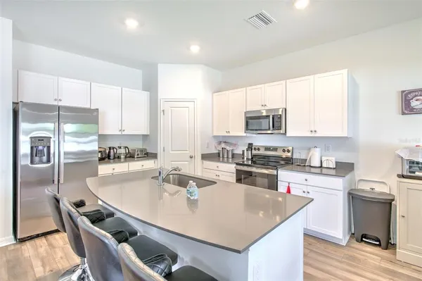$2,300 | 34991 Mulrion Drive, Zephyrhills, FL 33541