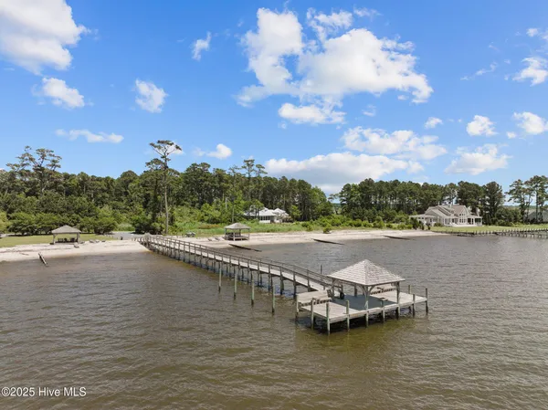 $377,777 | 101 Captain's Way, Powells Point, NC 27966