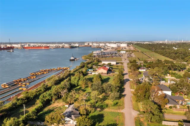 $76,000 | 611 South Shady Lane, La Porte, TX 77571