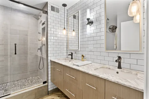 $475,000 | 758 North Larrabee Street, Unit 305, Chicago, IL 60654