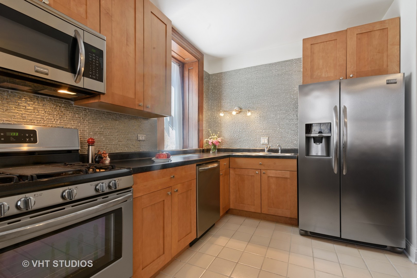 559 West Surf Street, Unit 306 Chicago, IL 60657 - Photo 5 of 16