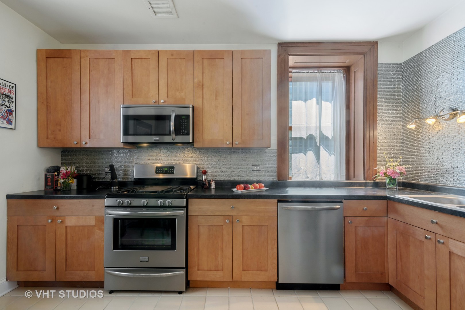 559 West Surf Street, Unit 306 Chicago, IL 60657 - Photo 7 of 16