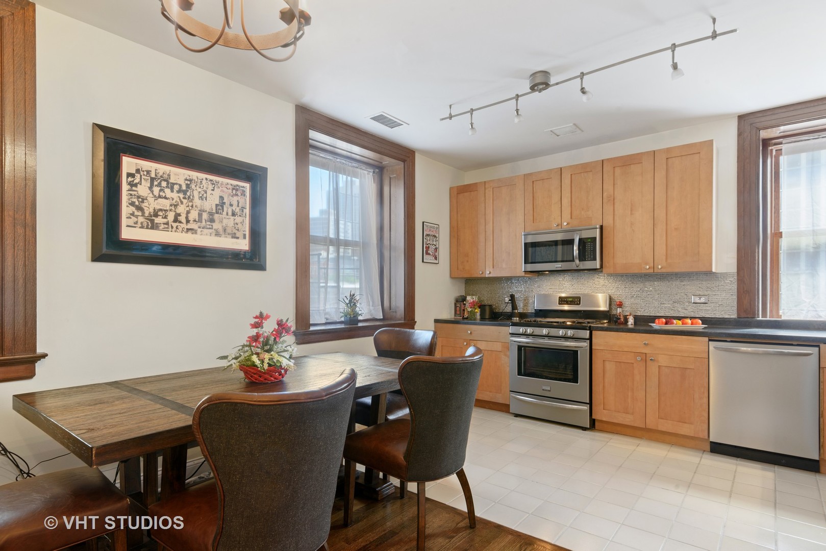 559 West Surf Street, Unit 306 Chicago, IL 60657 - Photo 8 of 16