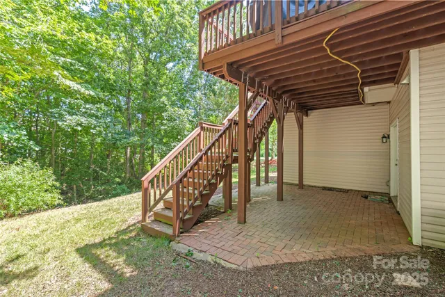 a view of entryway with a front door