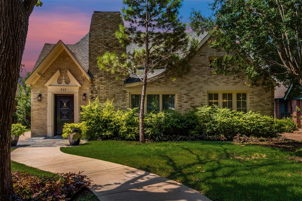 717 Ridgeway Street Dallas, TX 75214 - Photo 1 of 24
