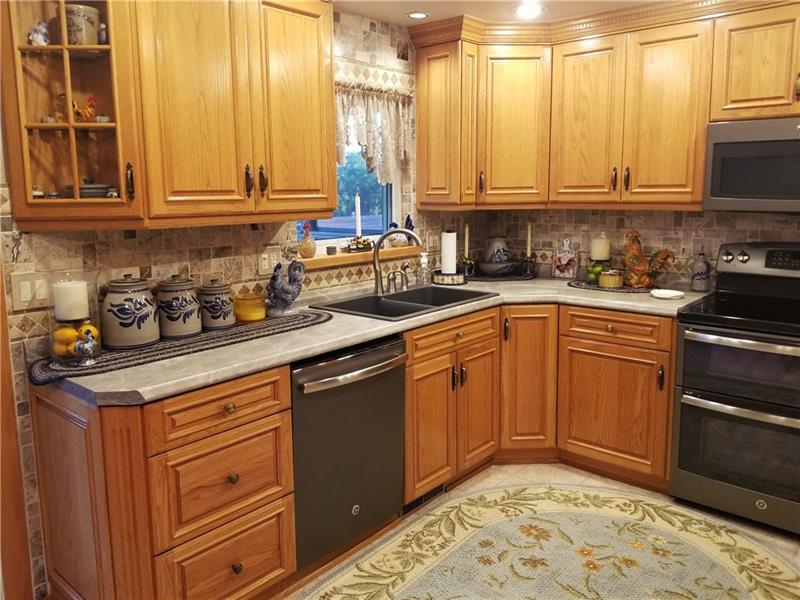 310 Madison Heights Road Madison, PA 15672 - Photo 3 of 25