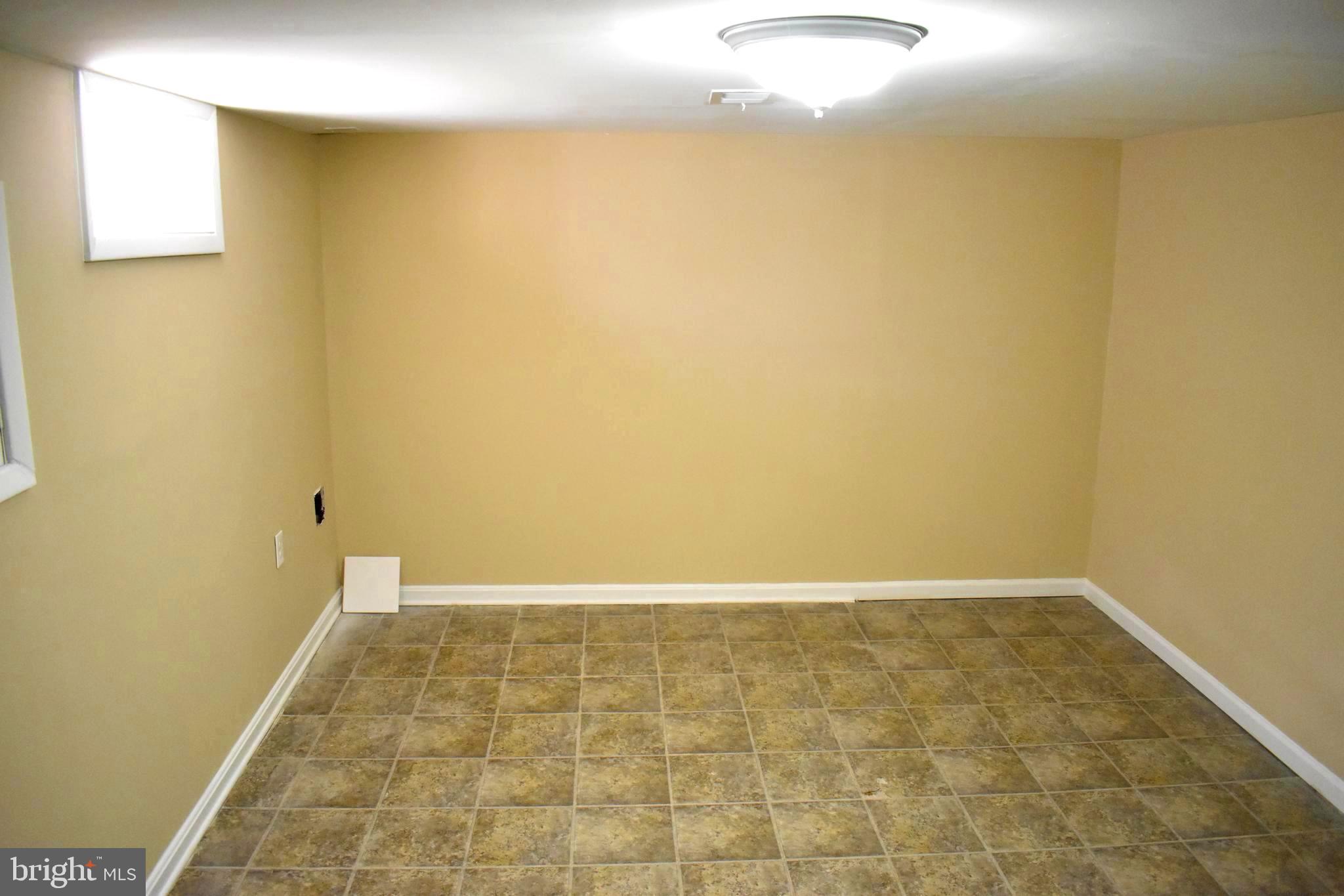 630 Charraway Road Baltimore, MD 21229 - Photo 23 of 27 Family Room