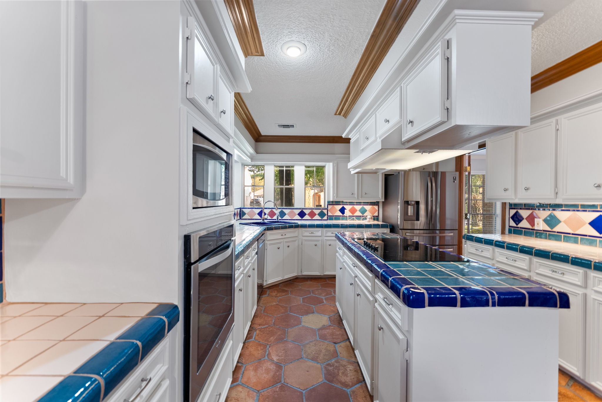 5718 Glenmere Lane Spring, TX 77379 - Photo 10 of 43 a kitchen with stainless steel appliances granite countertop a stove and a refrigerator