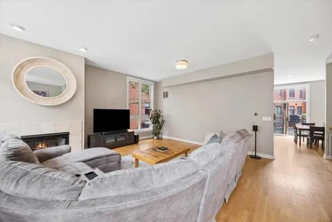 $799,900 | 2318 West Wolfram Street, Chicago, IL 60618