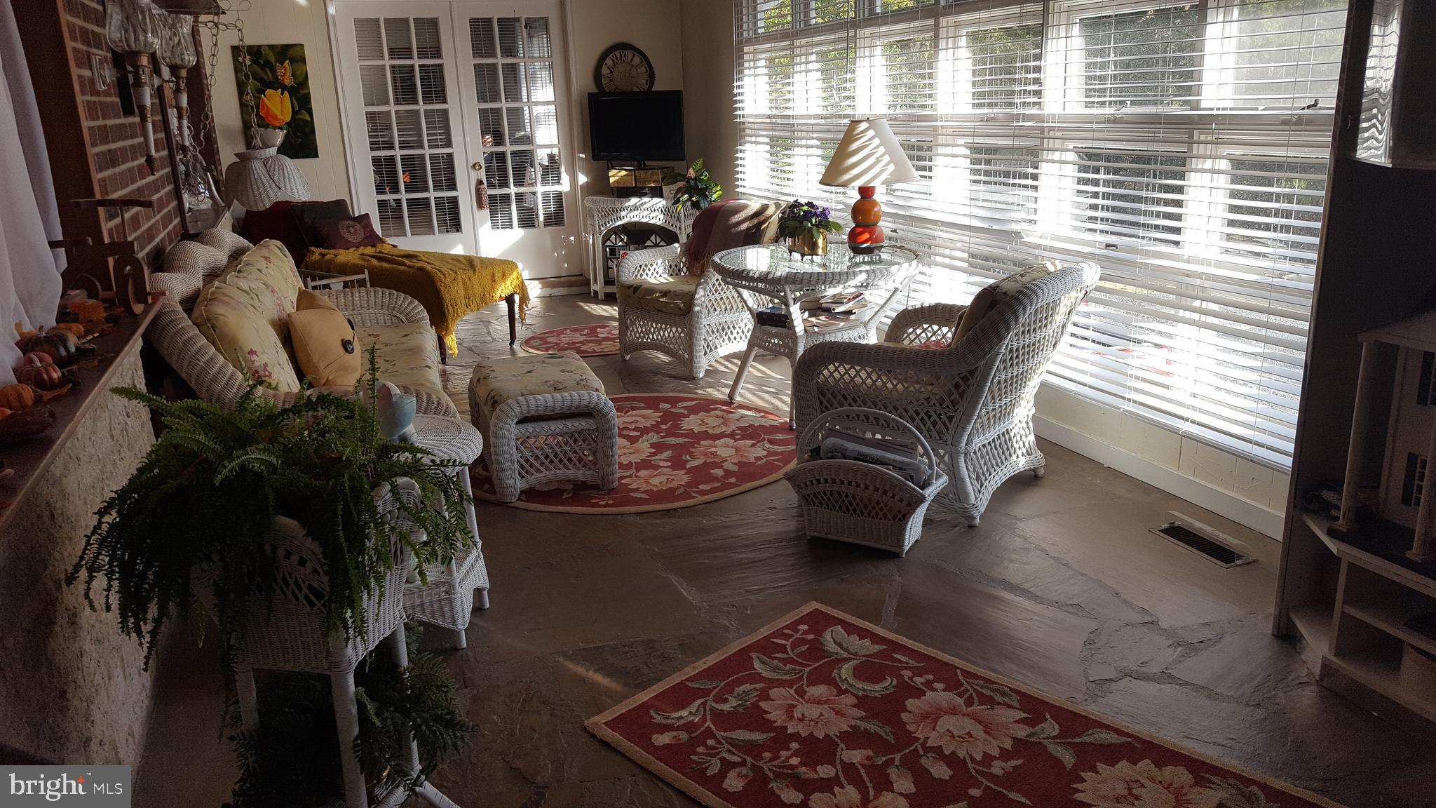 9908 Old Ardwick Ardmore Road Springdale, MD 20721 - Photo 4 of 24 Sunroom