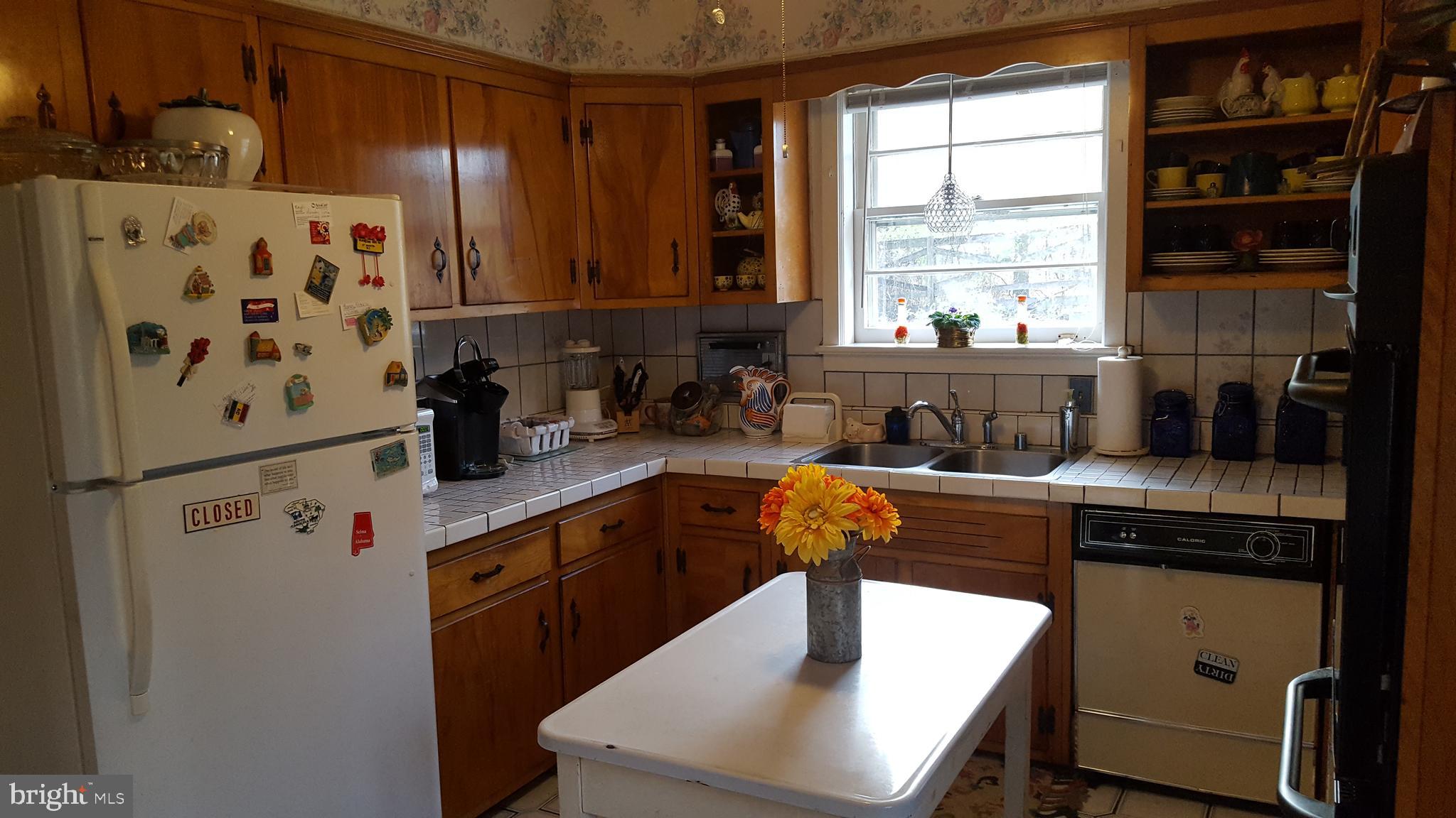 9908 Old Ardwick Ardmore Road Springdale, MD 20721 - Photo 9 of 24 Kitchen