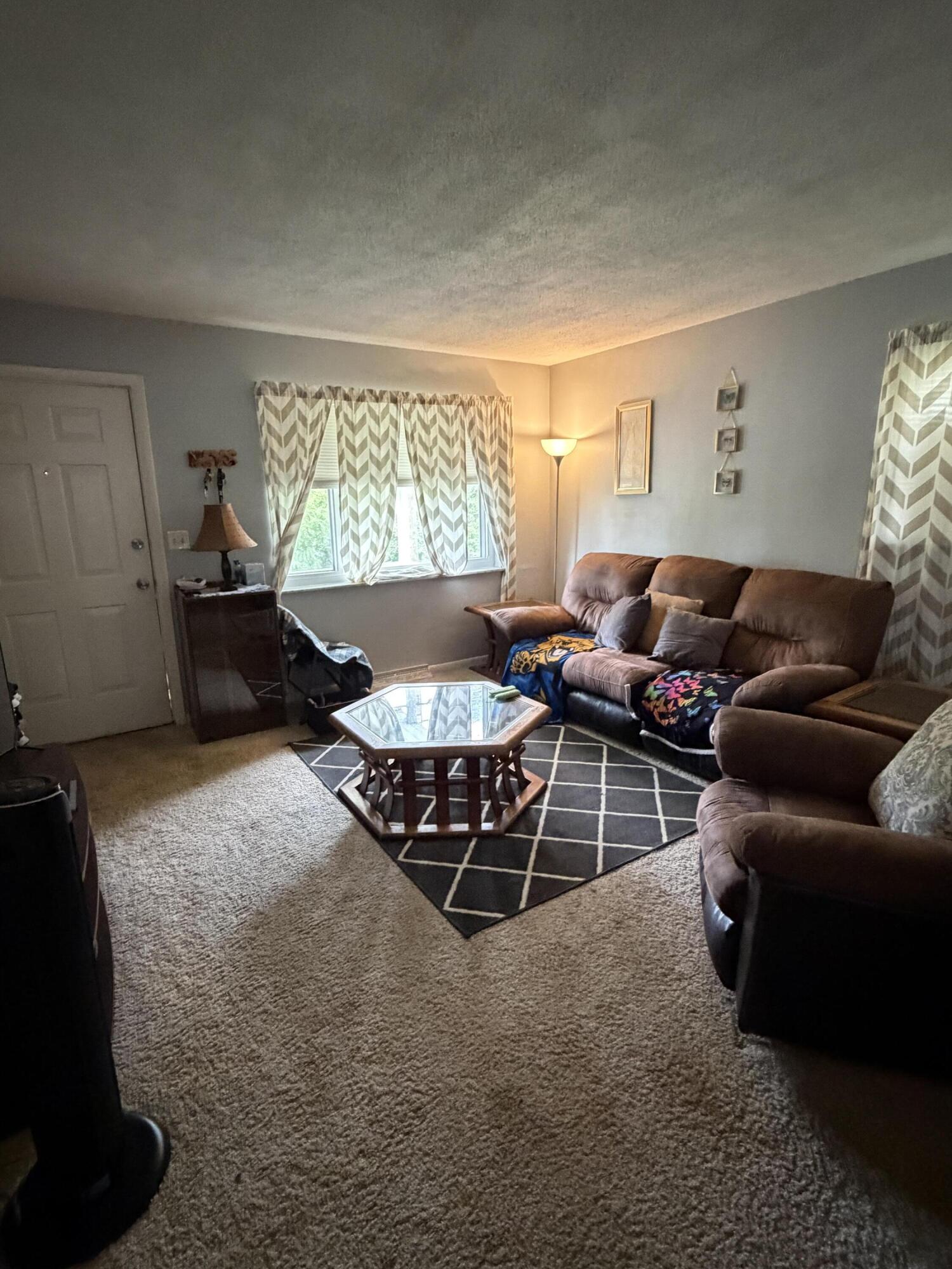 67 Moock Road Newport, KY 41071 - Photo 2 of 10 Living room
