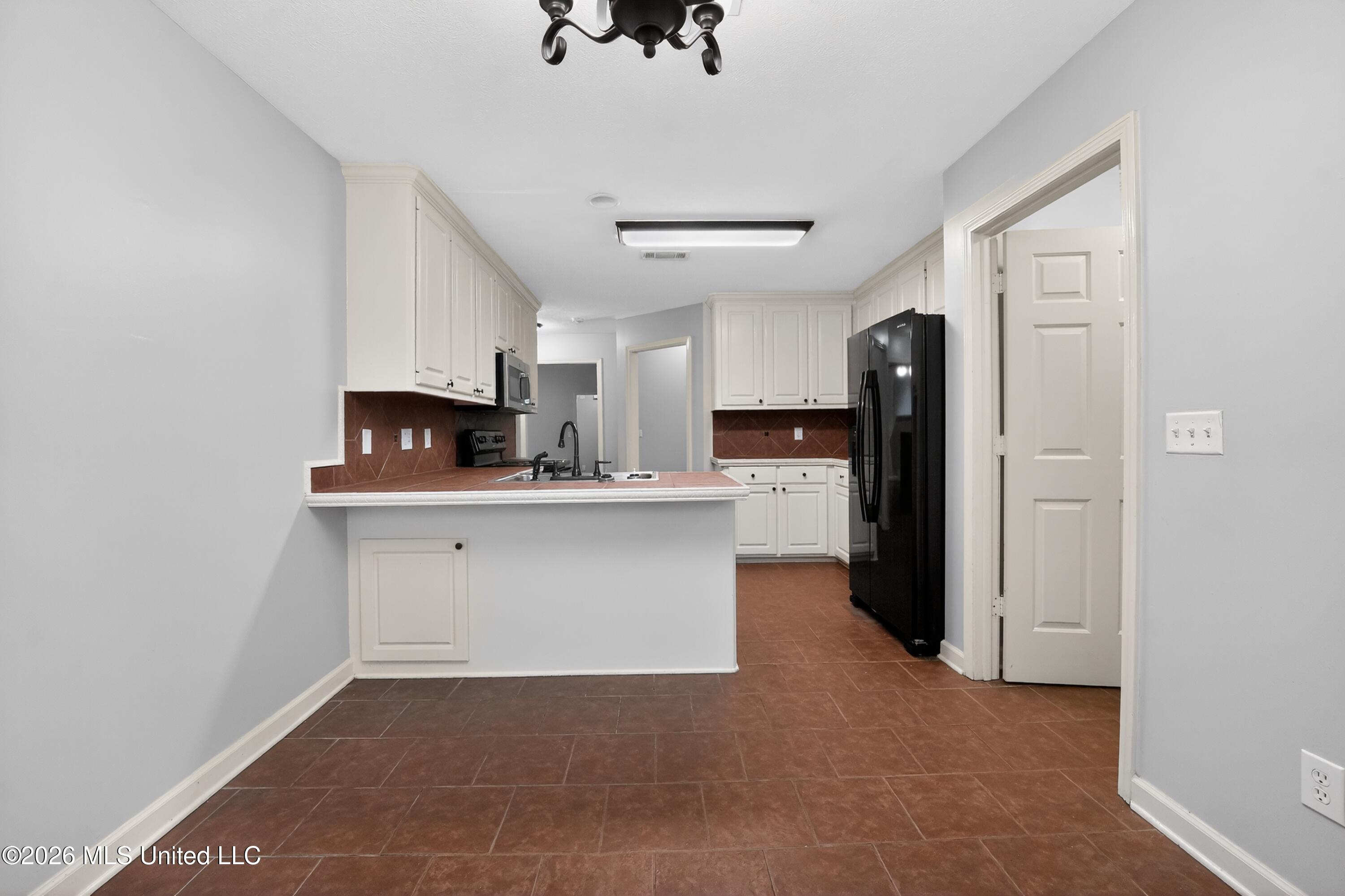 114 Spring Valley Drive Brandon, MS 39047 - Photo 16 of 30 16_114_Spring_Valley_Dr-Kitchen-6958