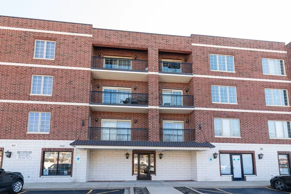 $2,500 | 36 South Cass Avenue, Unit 2C, Westmont, IL 60559