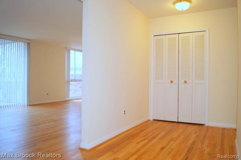 4045 West Maple Road, Unit 203 Bloomfield Hills, MI 48301 - Photo 4 of 25 03.jpg