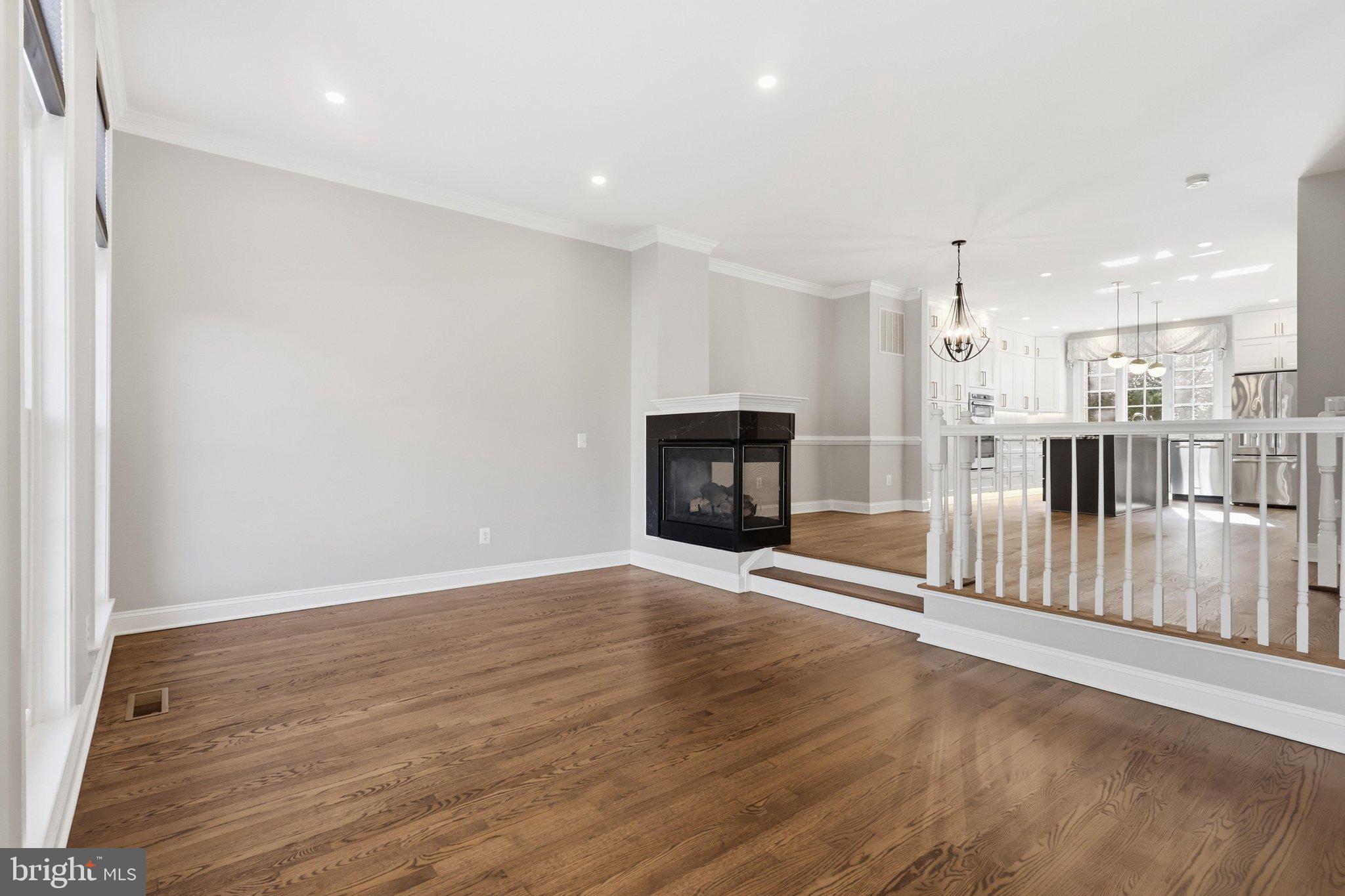 5424 Edsall Ridge Place Alexandria, VA 22312 - Photo 5 of 50 Living Room
