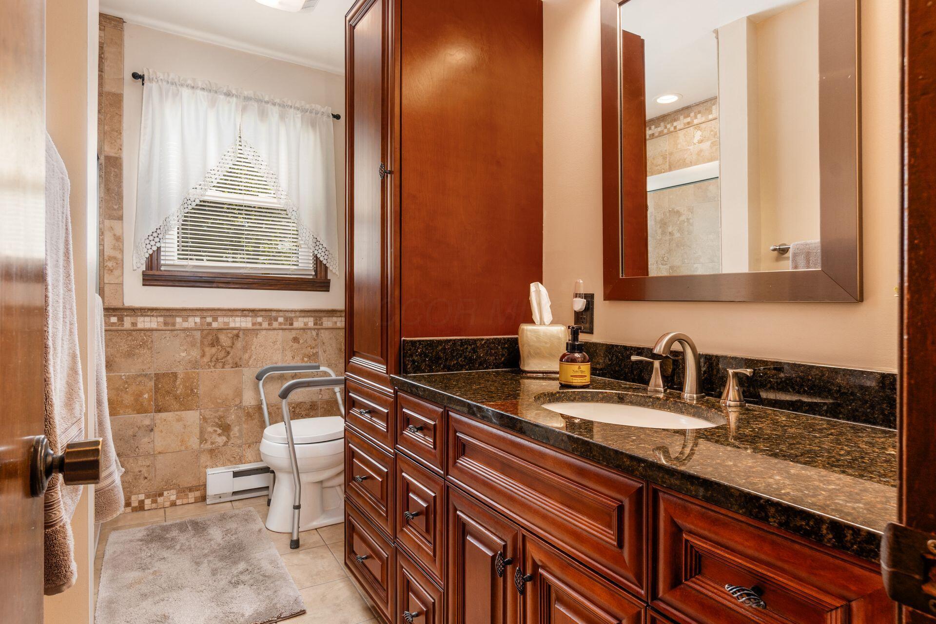 1200 Spring Valley Road London, OH 43140 - Photo 16 of 32 main level bath