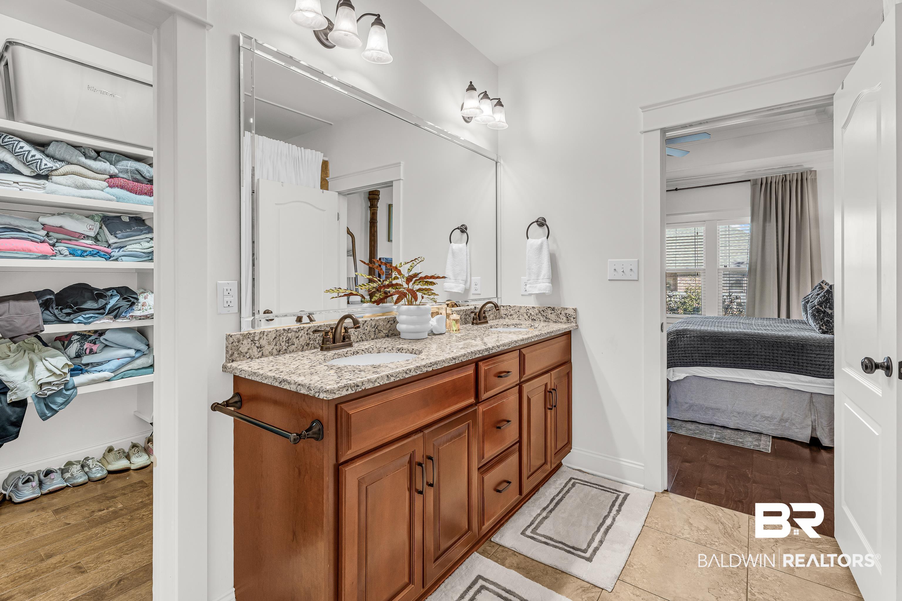 243 Hawthorne Circle Fairhope, AL 36532 - Photo 22 of 37 Walk In Closet